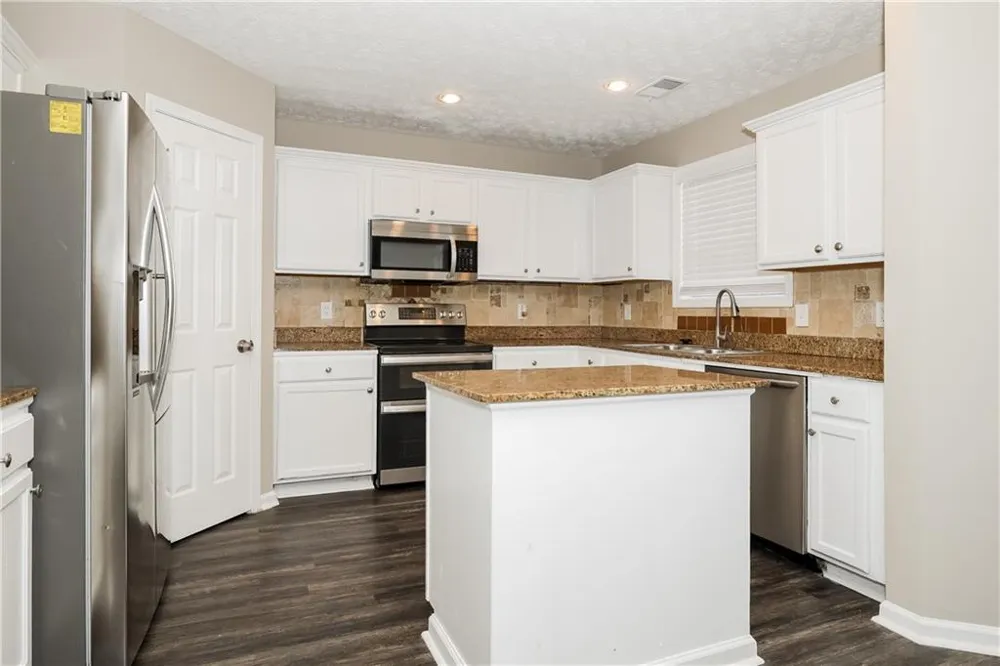 2462 Tolliver Drive Ellenwood, GA 30294