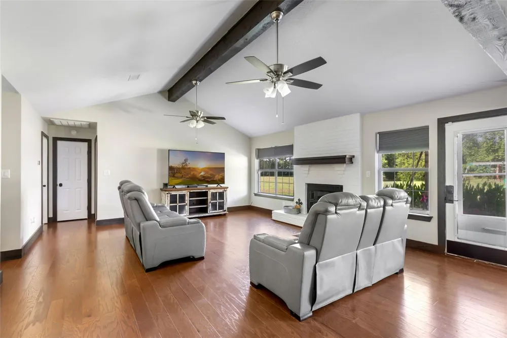 1415 County Road 2291 Cleveland, TX 77327