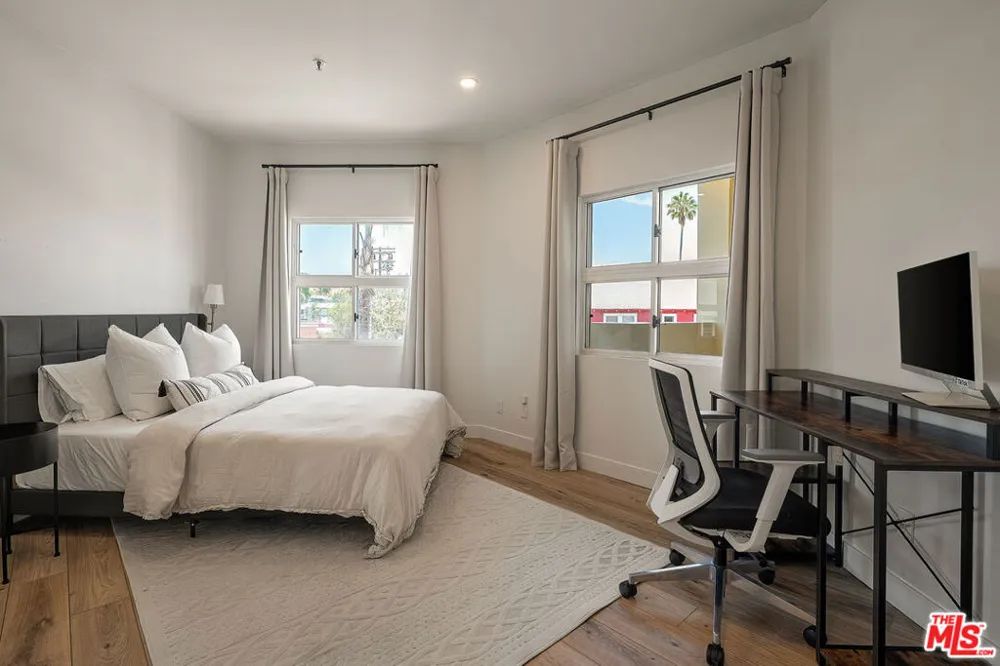 255 Main Street #101 Venice, CA 90291