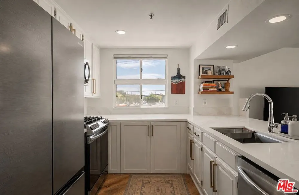 255 Main Street #101 Venice, CA 90291