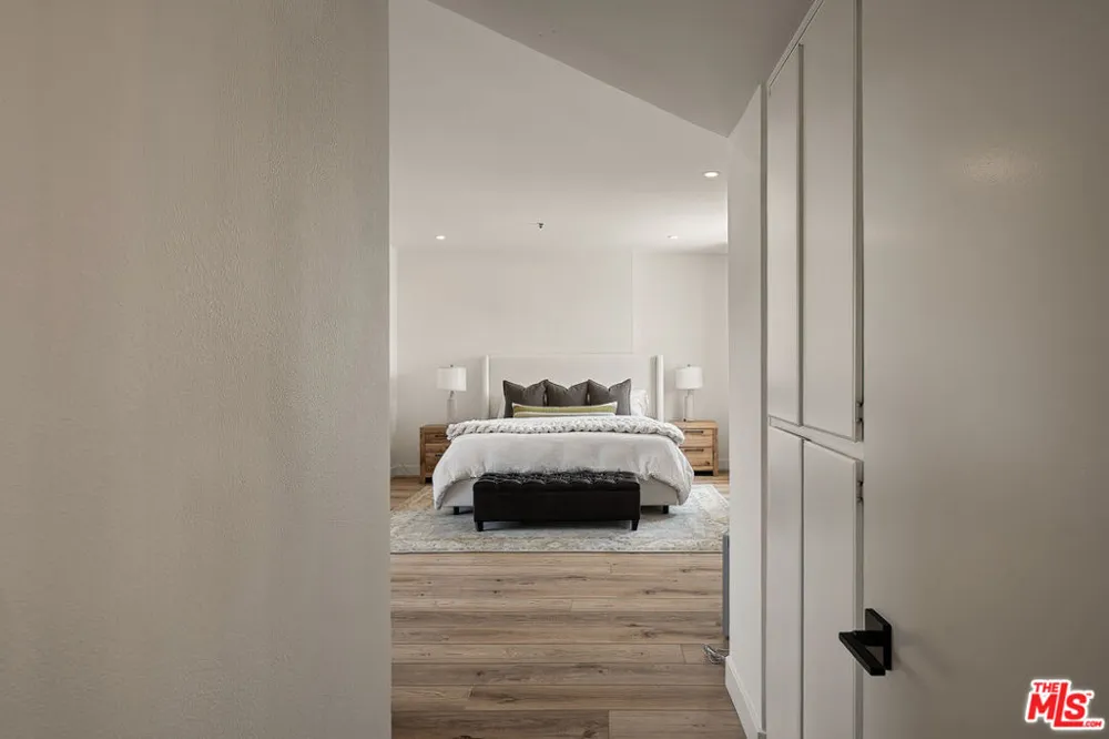 255 Main Street #101 Venice, CA 90291
