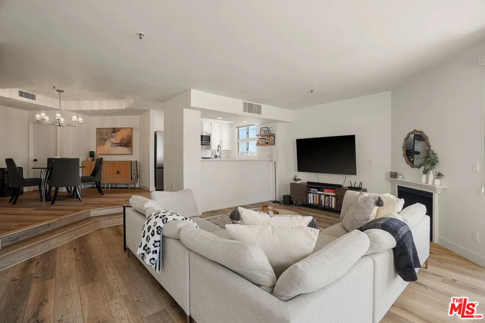255 Main Street #101 Venice, CA 90291