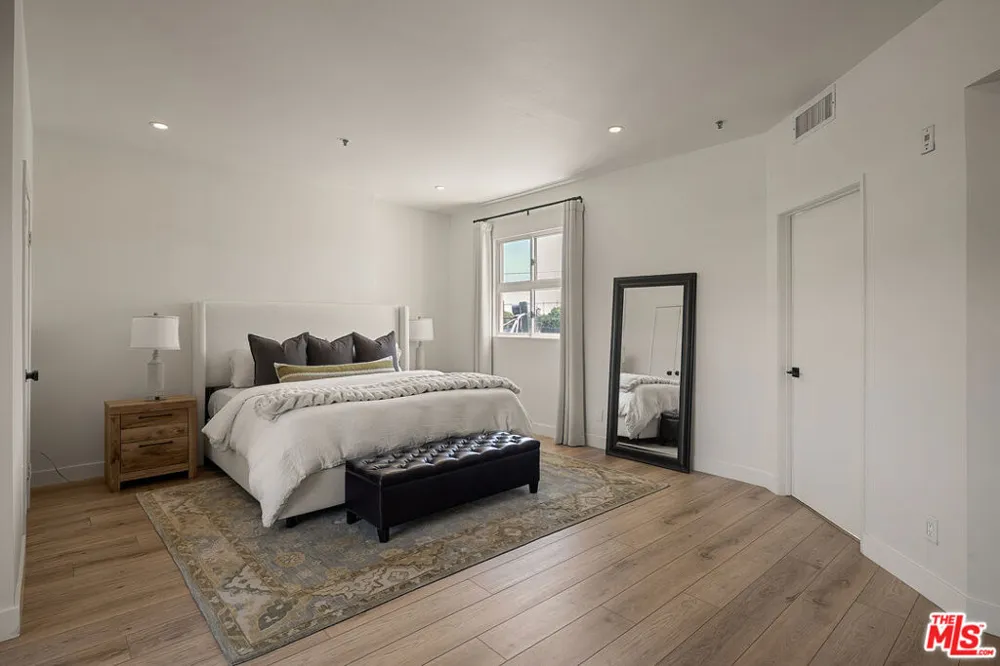 255 Main Street #101 Venice, CA 90291