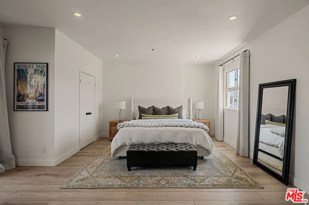 255 Main Street #101 Venice, CA 90291