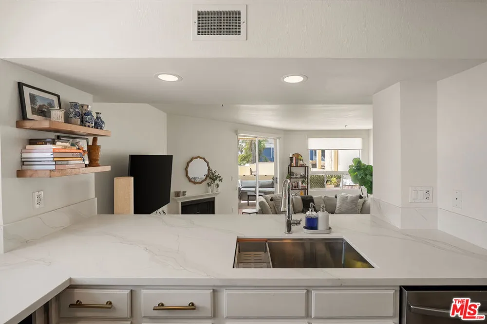 255 Main Street #101 Venice, CA 90291