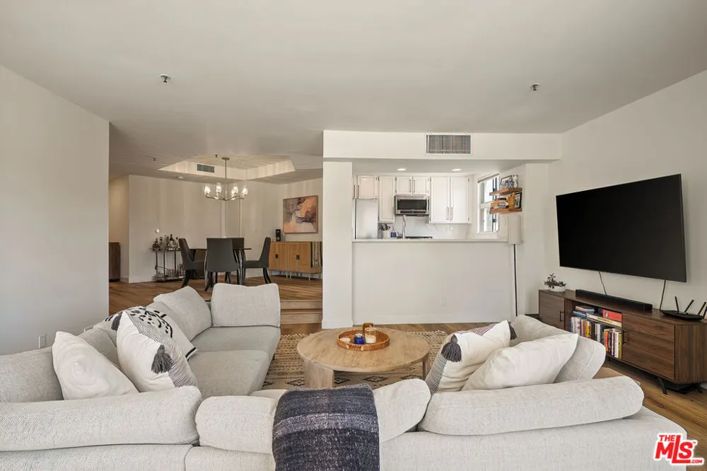 255 Main Street #101 Venice, CA 90291