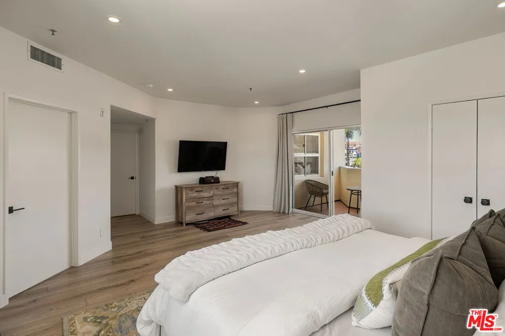 255 Main Street #101 Venice, CA 90291