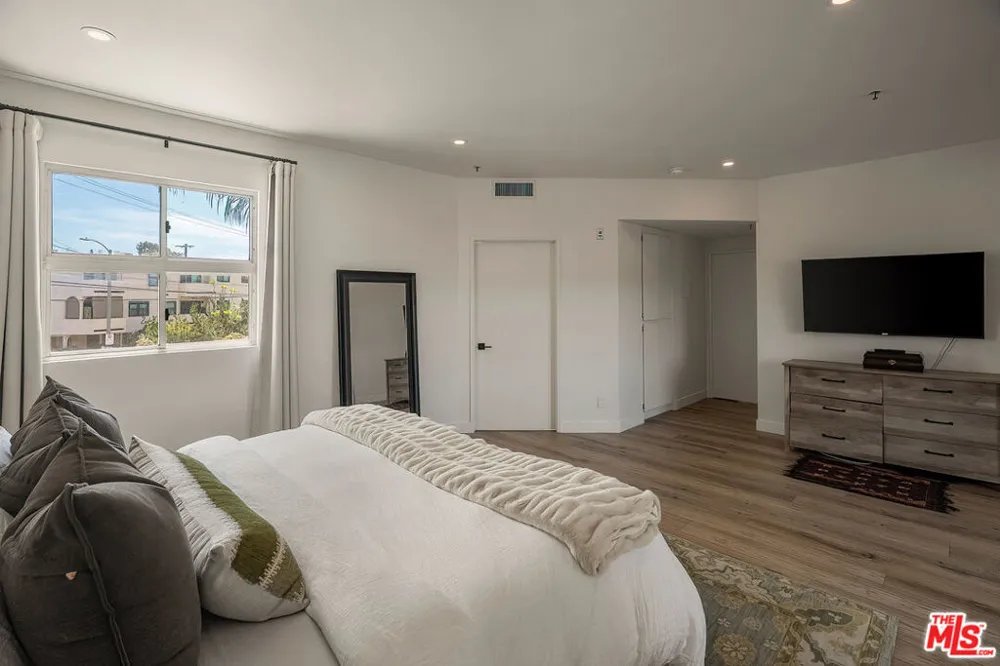 255 Main Street #101 Venice, CA 90291