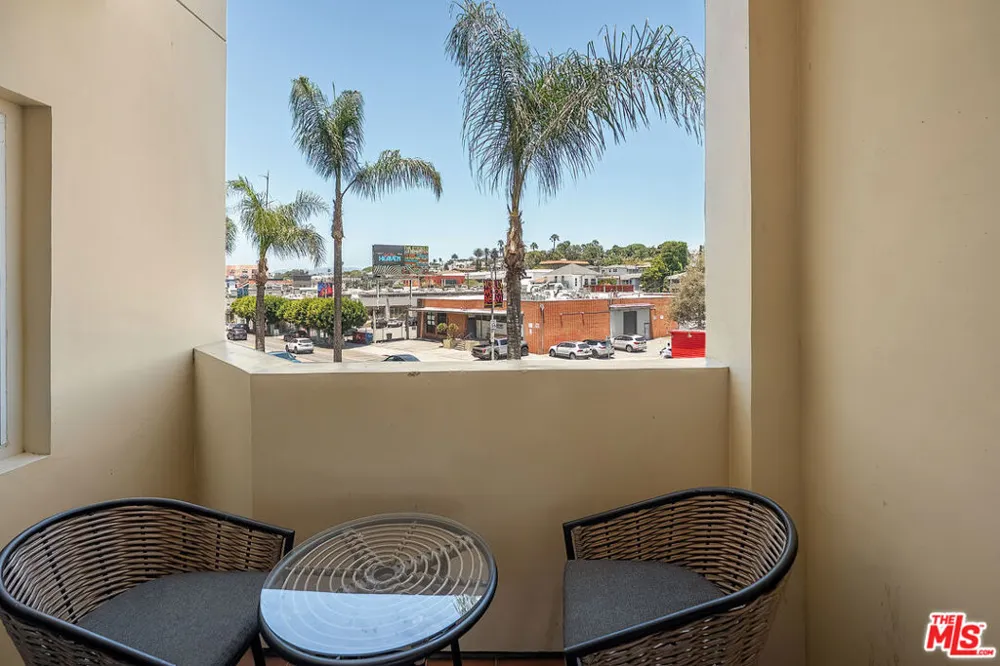 255 Main Street #101 Venice, CA 90291
