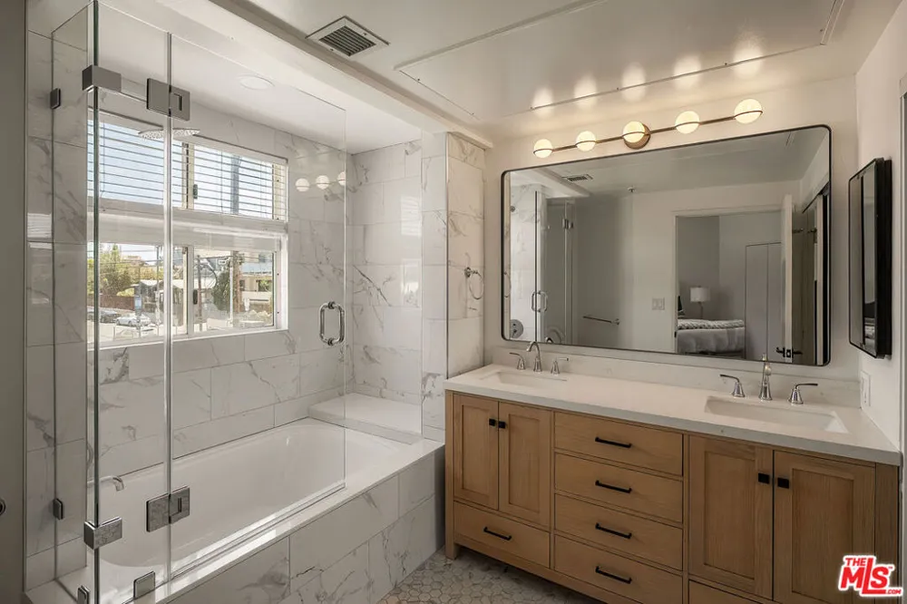 255 Main Street #101 Venice, CA 90291