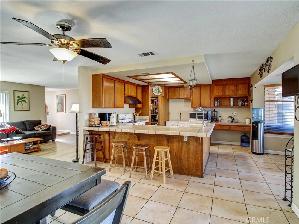 7831 Pismo Avenue Hesperia, CA 92345