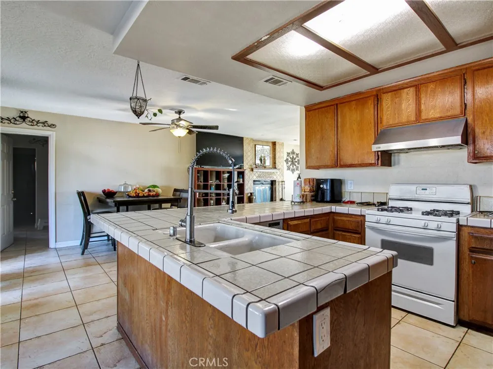 7831 Pismo Avenue Hesperia, CA 92345
