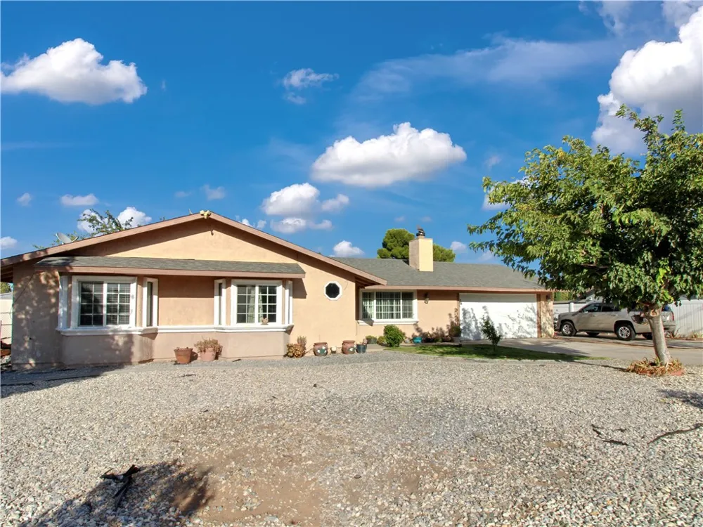7831 Pismo Avenue Hesperia, CA 92345