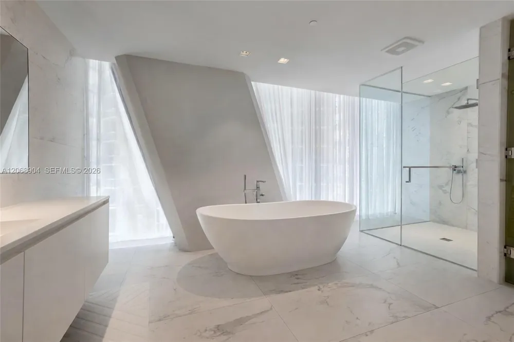 1000 Biscayne Blvd #3901 Miami, FL 33132