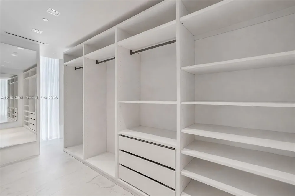 1000 Biscayne Blvd #3901 Miami, FL 33132