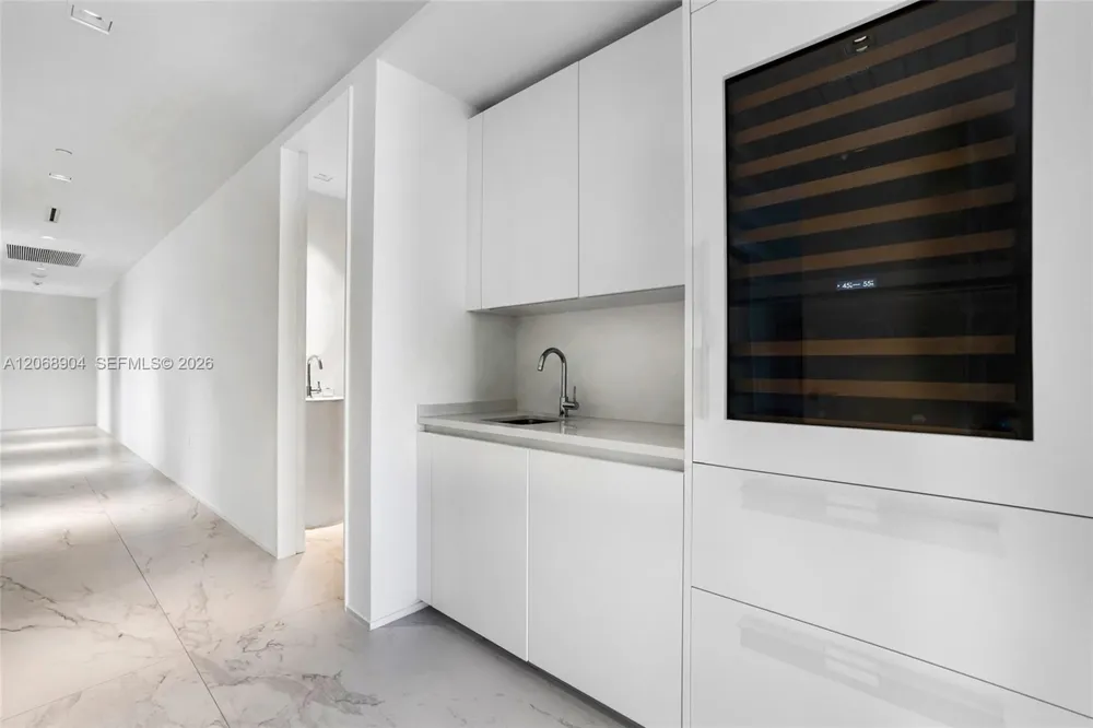 1000 Biscayne Blvd #3901 Miami, FL 33132