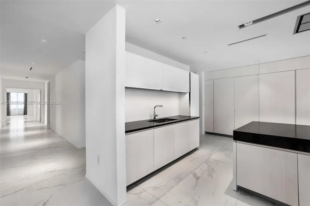 1000 Biscayne Blvd #3901 Miami, FL 33132