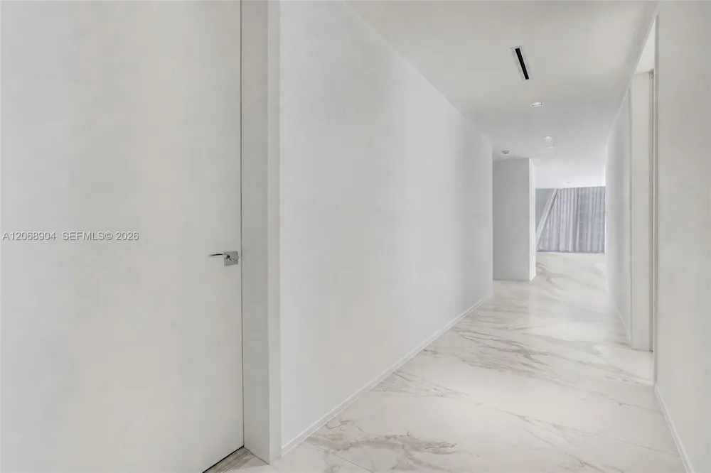 1000 Biscayne Blvd #3901 Miami, FL 33132