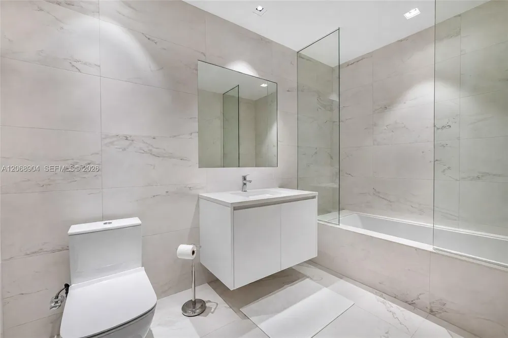 1000 Biscayne Blvd #3901 Miami, FL 33132
