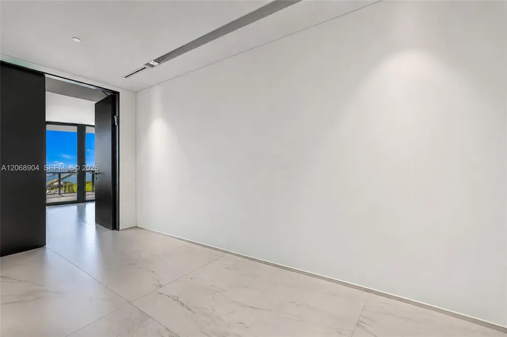 1000 Biscayne Blvd #3901 Miami, FL 33132