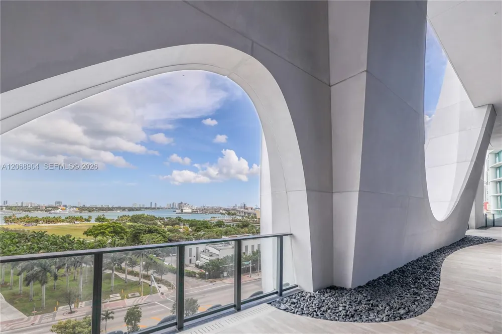 1000 Biscayne Blvd #3901 Miami, FL 33132
