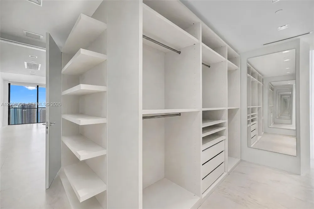 1000 Biscayne Blvd #3901 Miami, FL 33132