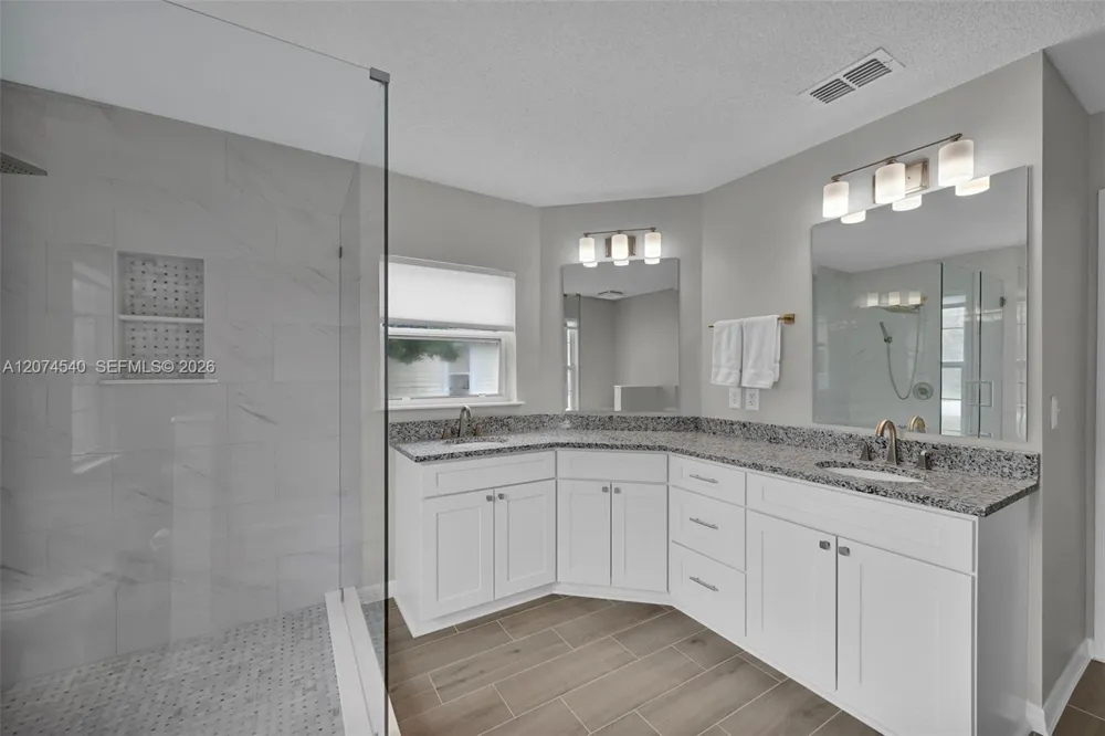 2059 E Forest Gate Jacksonville, FL 32246