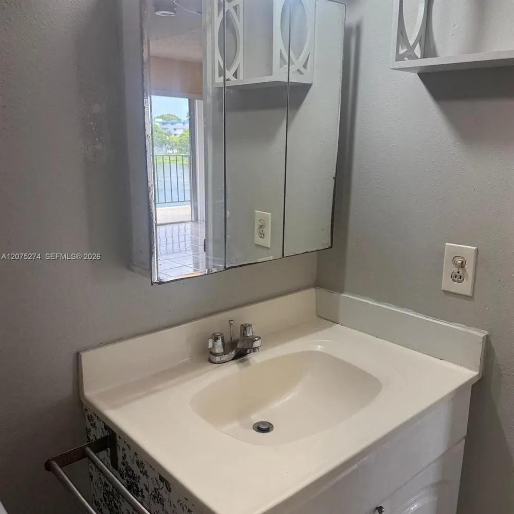 506 NW 87th Ave #309 Miami, FL 33172