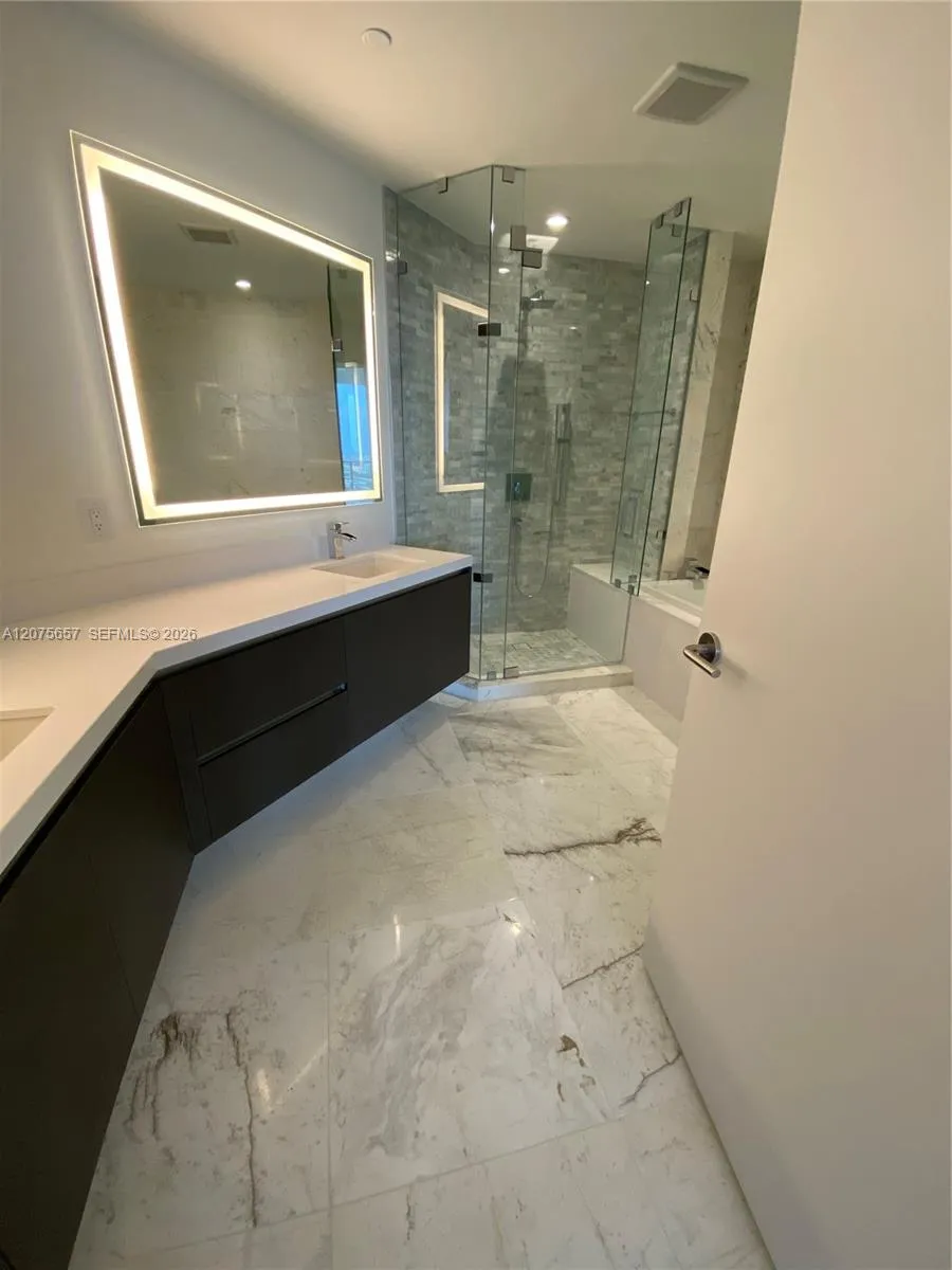 851 NE 1st Ave #2107 Miami, FL 33132