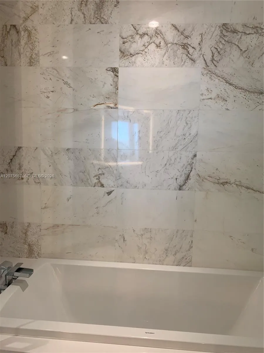 851 NE 1st Ave #2107 Miami, FL 33132
