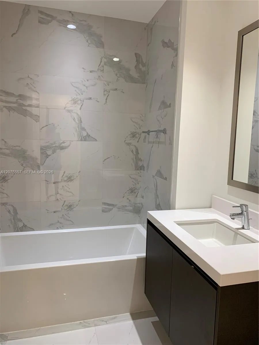 851 NE 1st Ave #2107 Miami, FL 33132