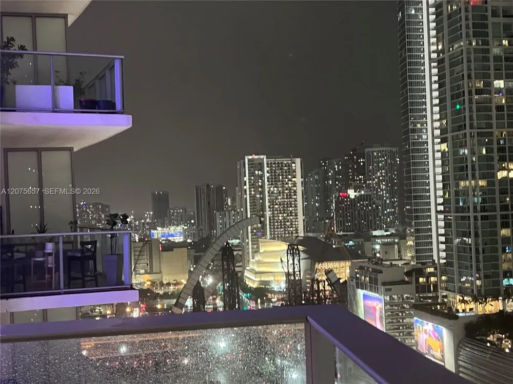 851 NE 1st Ave #2107 Miami, FL 33132