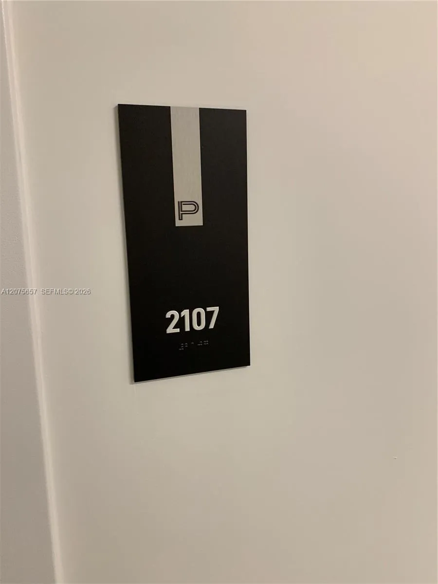 851 NE 1st Ave #2107 Miami, FL 33132
