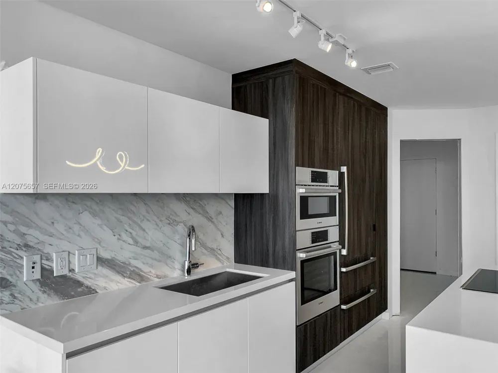 851 NE 1st Ave #2107 Miami, FL 33132