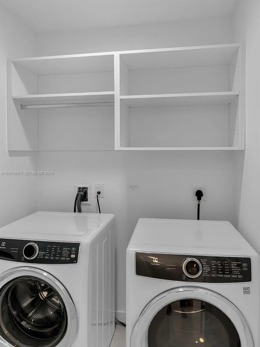851 NE 1st Ave #2107 Miami, FL 33132