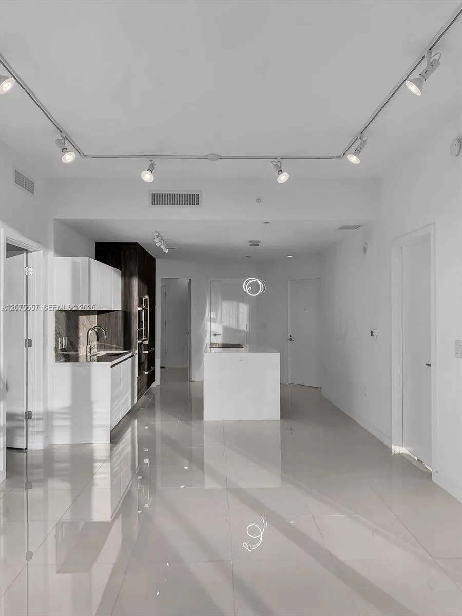 851 NE 1st Ave #2107 Miami, FL 33132