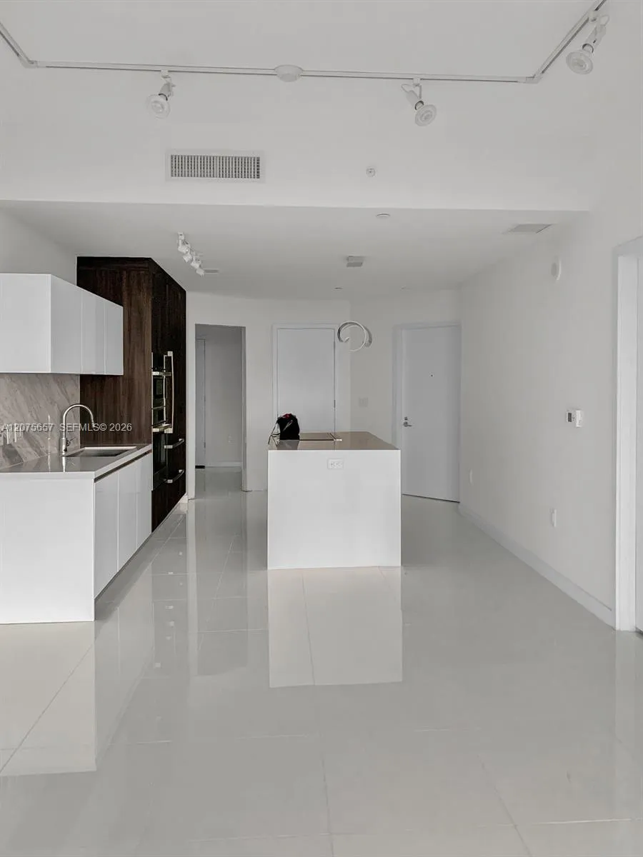 851 NE 1st Ave #2107 Miami, FL 33132