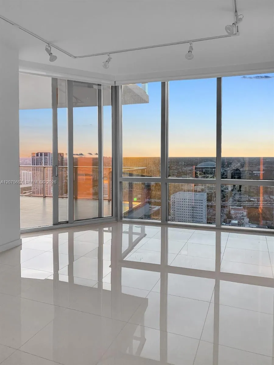 851 NE 1st Ave #2107 Miami, FL 33132