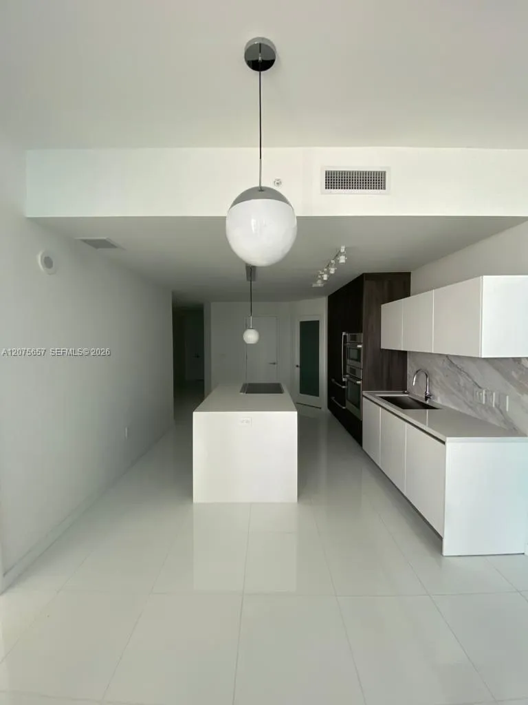 851 NE 1st Ave #2107 Miami, FL 33132