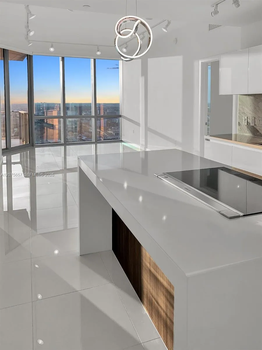 851 NE 1st Ave #2107 Miami, FL 33132