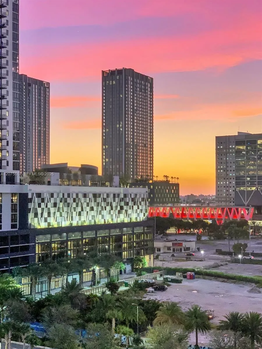 851 NE 1st Ave #2107 Miami, FL 33132