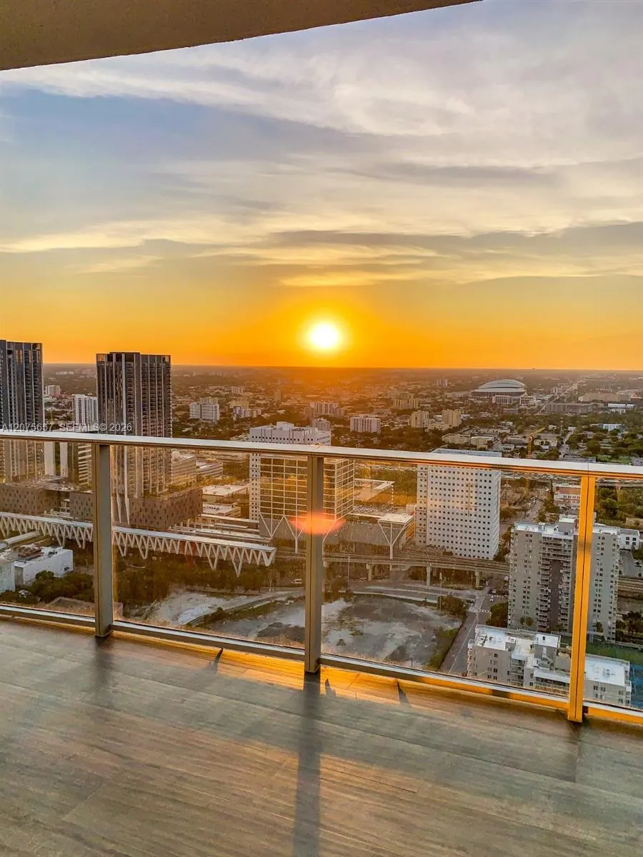 851 NE 1st Ave #2107 Miami, FL 33132