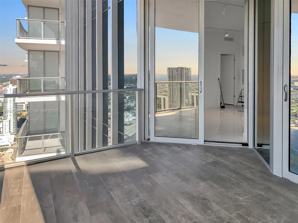 851 NE 1st Ave #2107 Miami, FL 33132