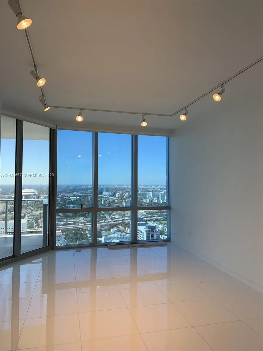 851 NE 1st Ave #2107 Miami, FL 33132