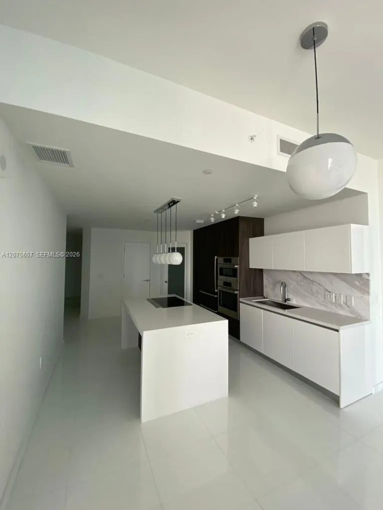 851 NE 1st Ave #2107 Miami, FL 33132