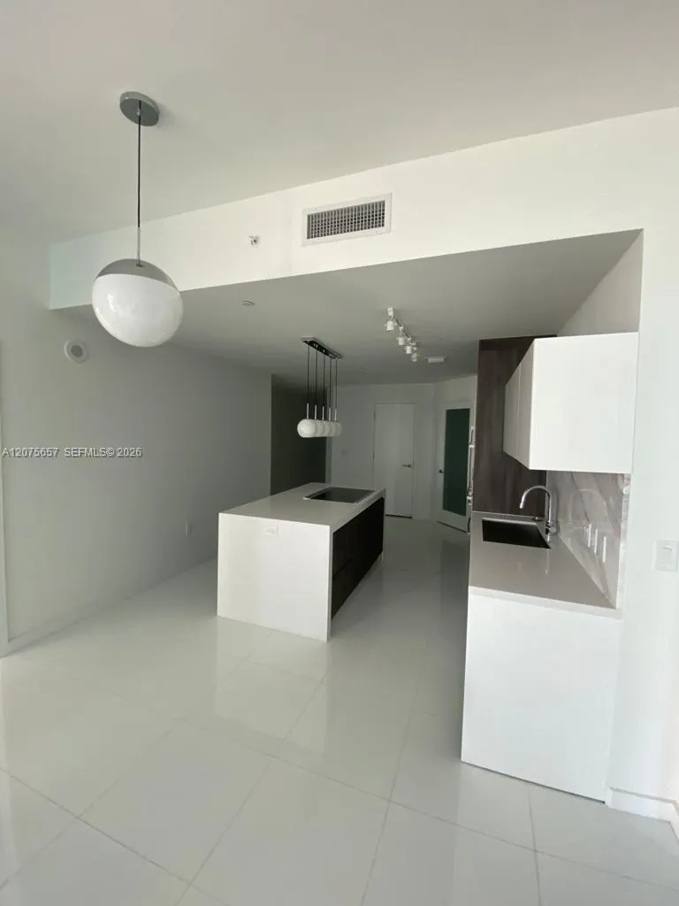 851 NE 1st Ave #2107 Miami, FL 33132