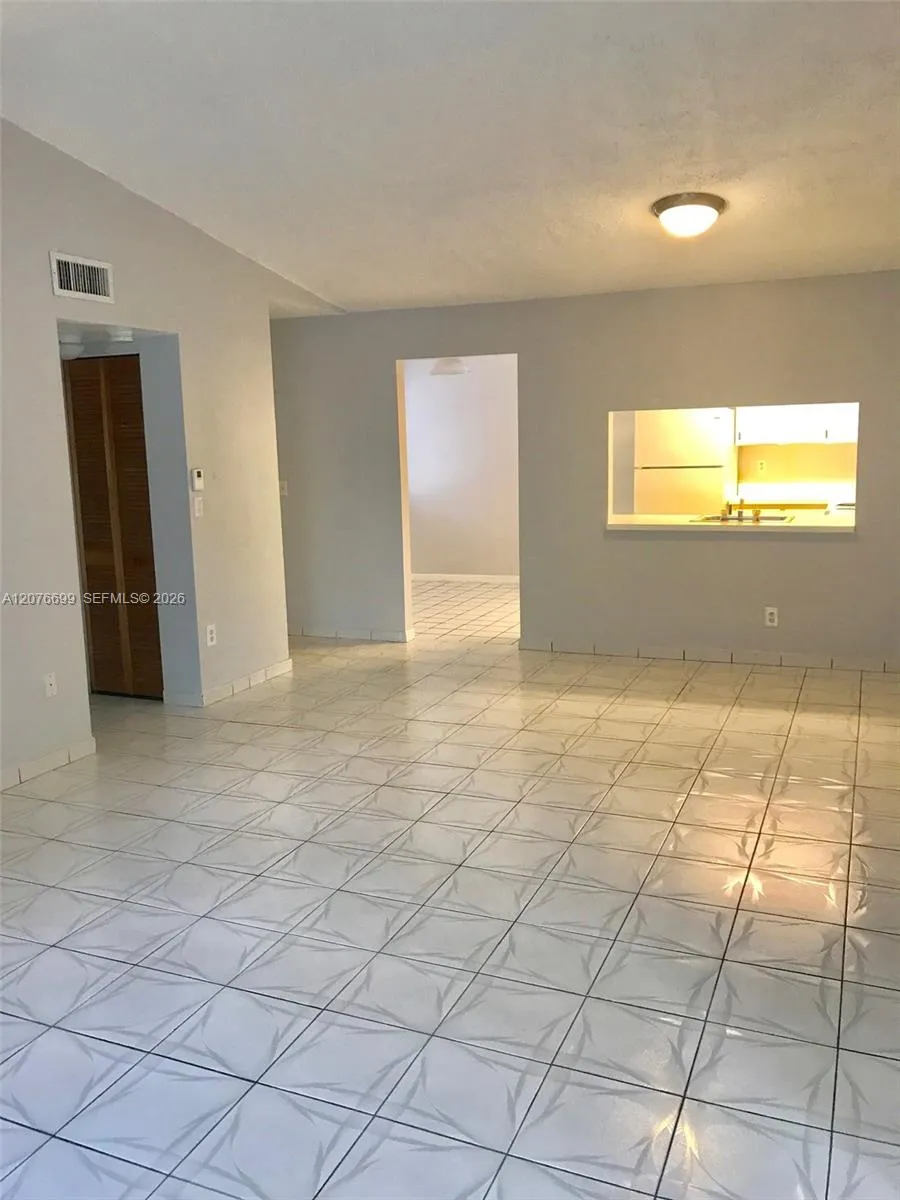 9810 Hammocks Blvd #202 Miami, FL 33196