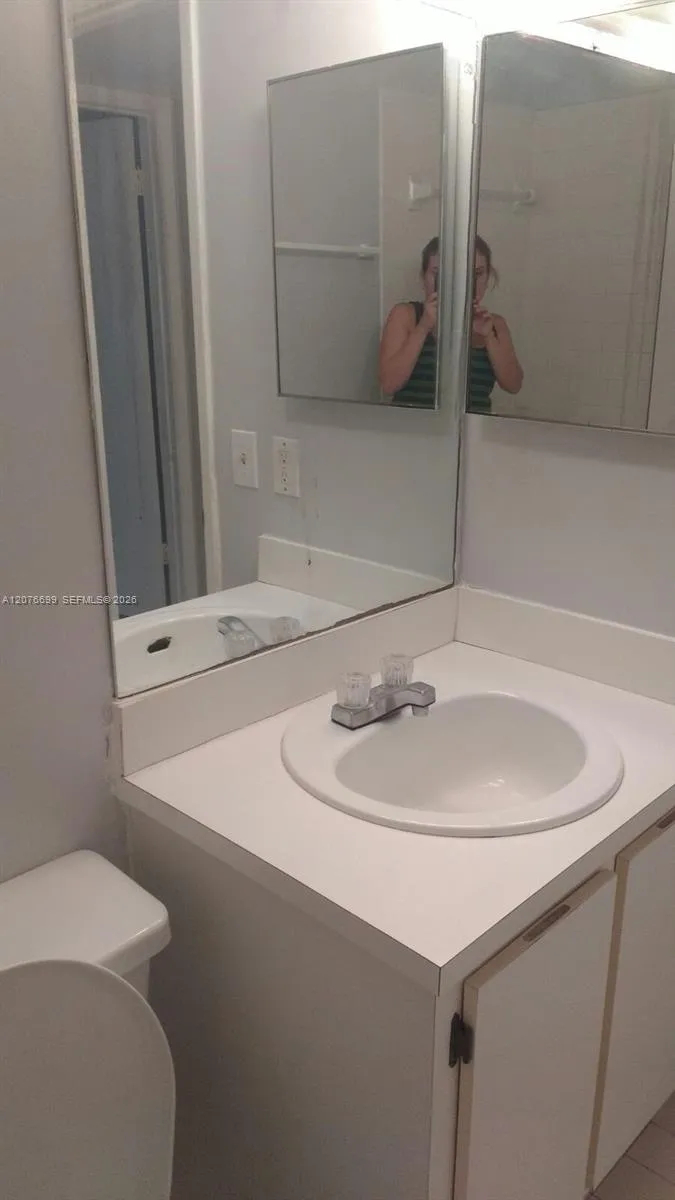 9810 Hammocks Blvd #202 Miami, FL 33196