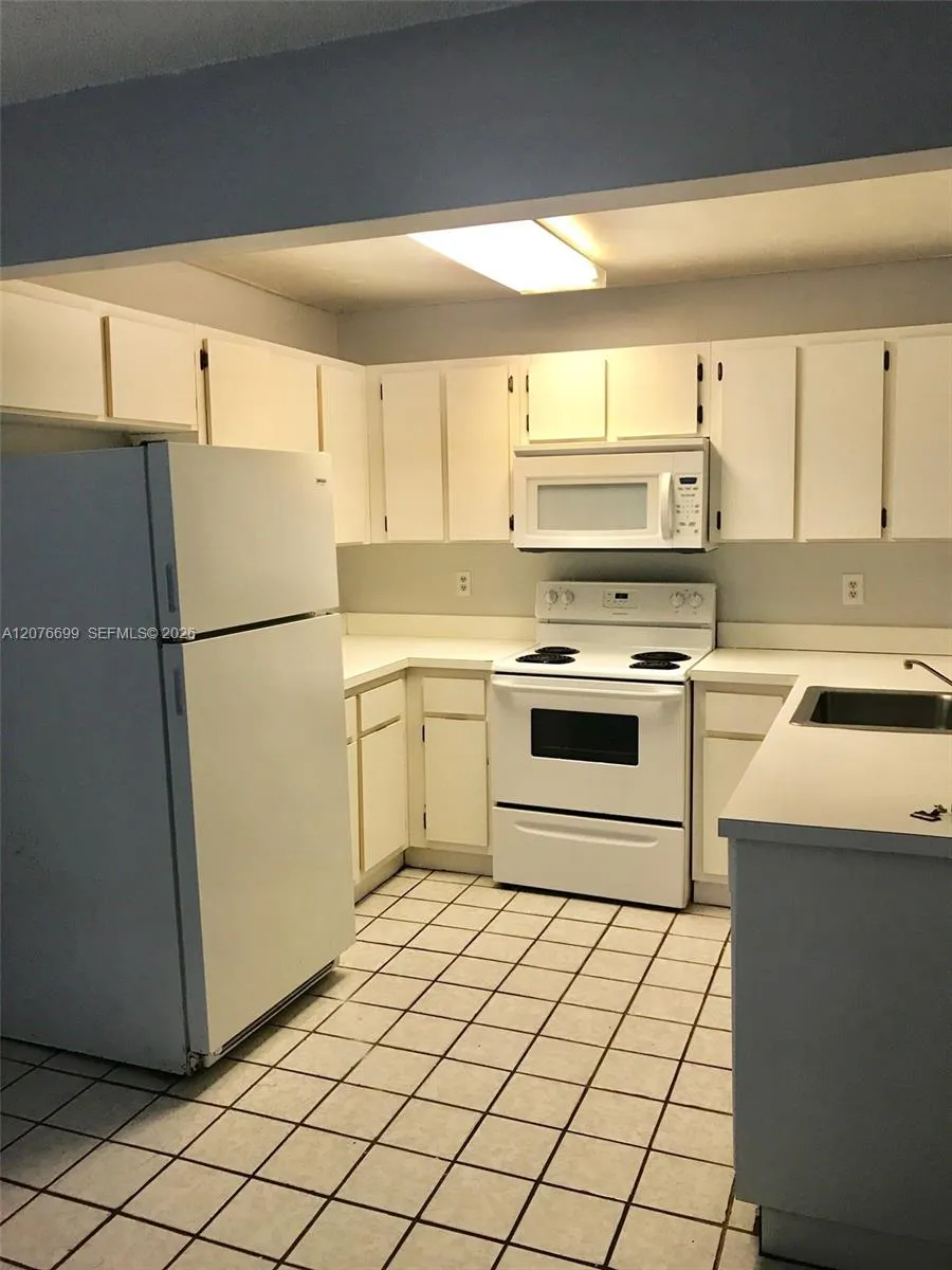 9810 Hammocks Blvd #202 Miami, FL 33196