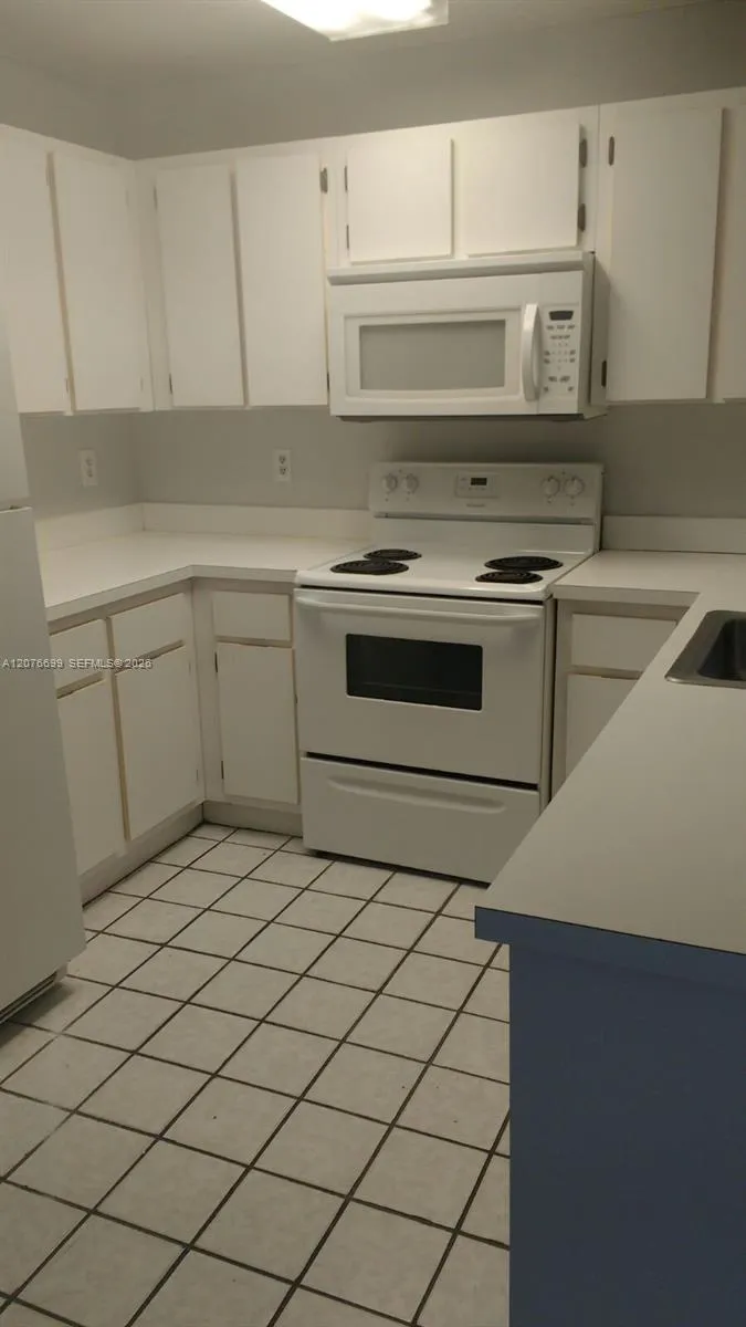 9810 Hammocks Blvd #202 Miami, FL 33196
